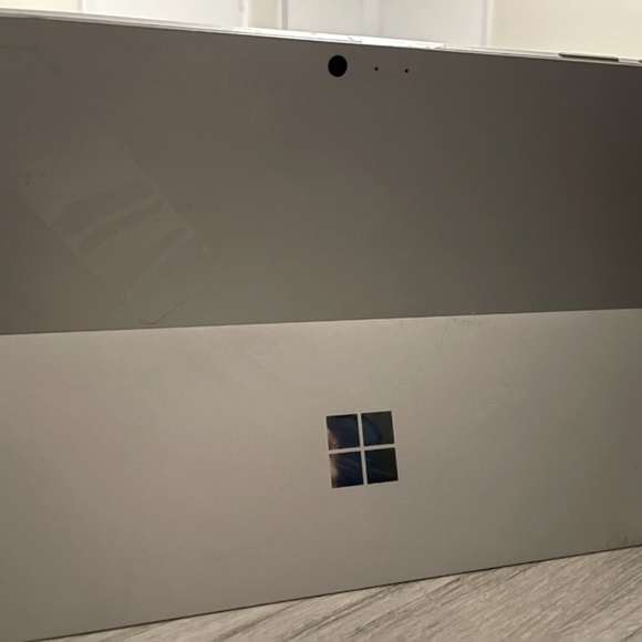 I brought a new one and I want to sell this one; with a FREE keyboard.